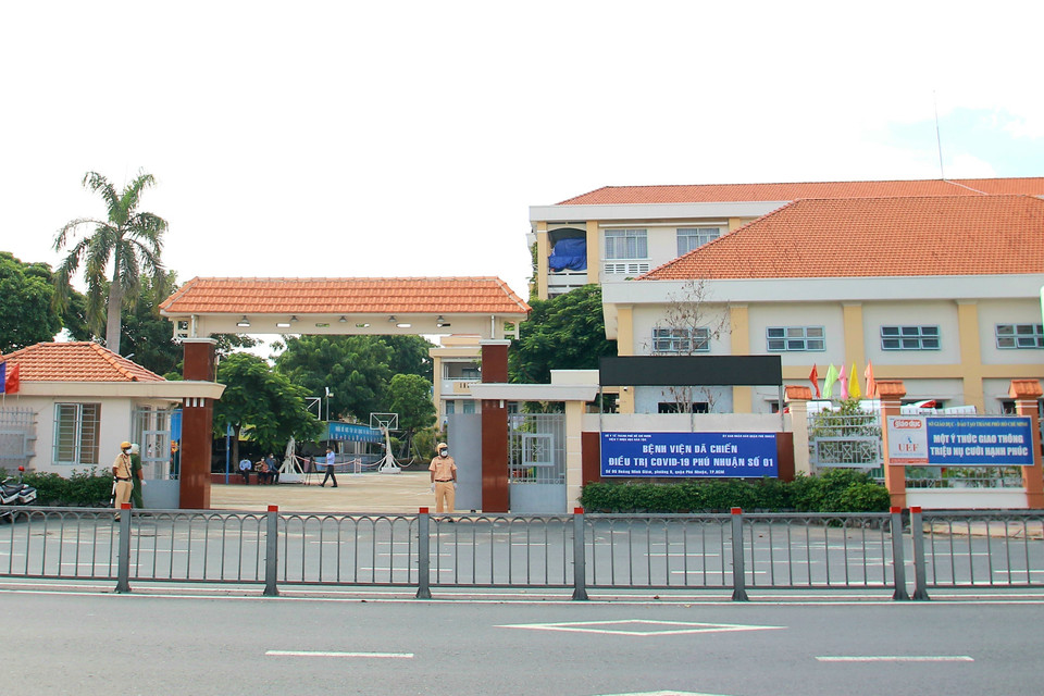 Bệnh viện được chuyển đổi từ Trường THPT Phú Nhuận (số 5 Hoàng Minh Giám, Phường 9, quận Phú Nhuận, Thành phố Hồ Chí Minh). (Ảnh: Thành Chung/TTXVN)