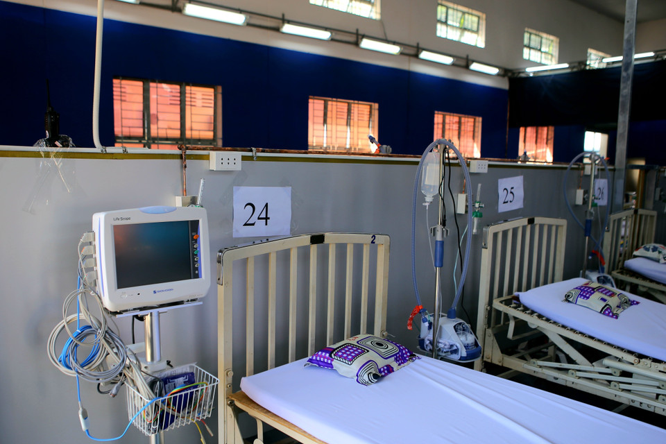 Trang thiết bị tại khu chăm sóc đặc biệt của bệnh viện. (Ảnh: Thành Chung/TTXVN)