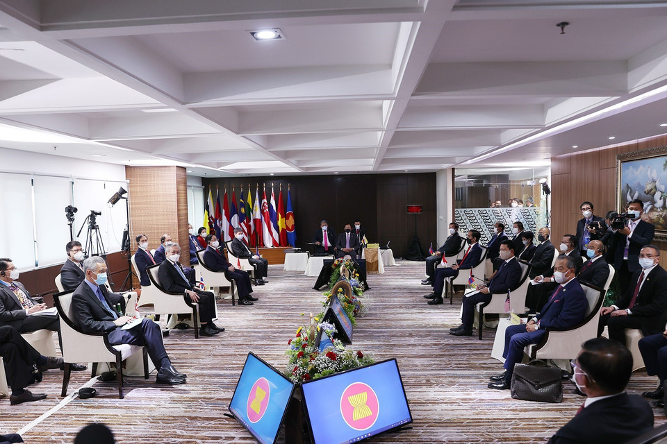 Tham dự hội nghị gồm lãnh đạo 9 nước thành viên ASEAN: Brunei, Campuchia, Lào, Malaysia, Philippines, Singapore, Việt Nam, Thái Lan và lãnh đạo quân đội Myanmar - Thống tướng Min Aung Hlaing. (Ảnh: Dương Giang/TTXVN)