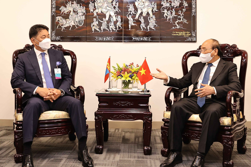 Chủ tịch nước Nguyễn Xuân Phúc tiếp Tổng thống Mông Cổ Ukhnaa Khurelsukh. (Ảnh: Thống Nhất/TTXVN)