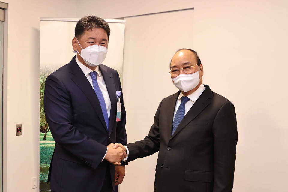 Chủ tịch nước Nguyễn Xuân Phúc tiếp Tổng thống Mông Cổ Ukhnaa Khurelsukh. (Ảnh: Thống Nhất/TTXVN)