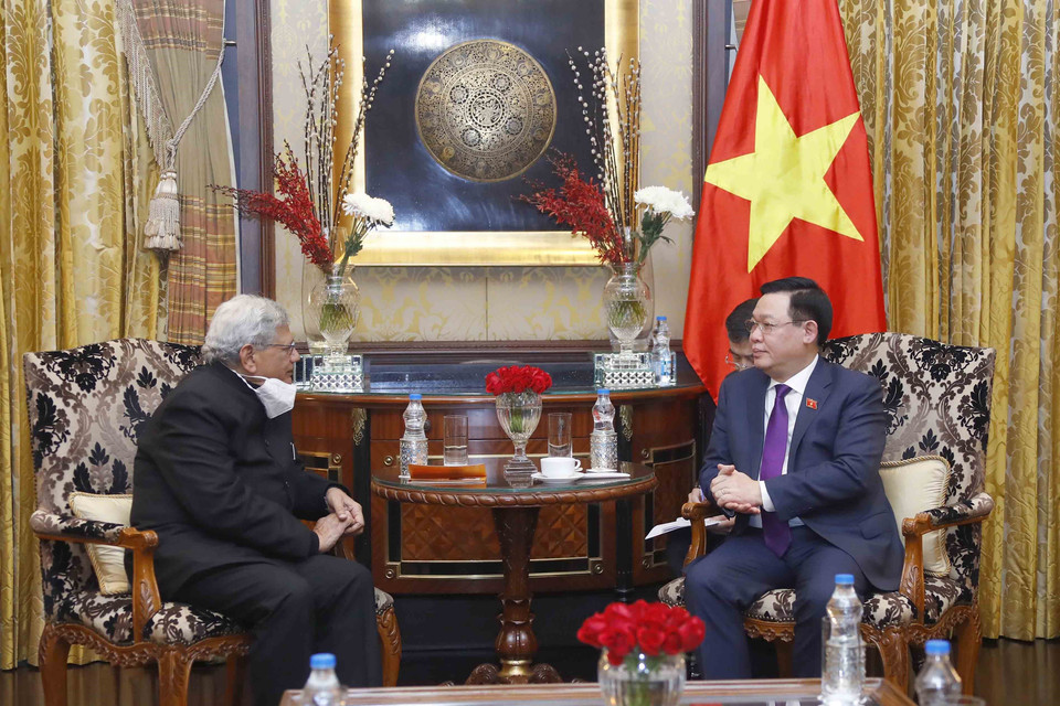 Chủ tịch Quốc hội Vương Đình Huệ tiếp Tổng Bí thư Đảng Cộng sản Ấn Độ Marxist Sitaram Yechury. (Ảnh: Doãn Tấn/TTXVN)