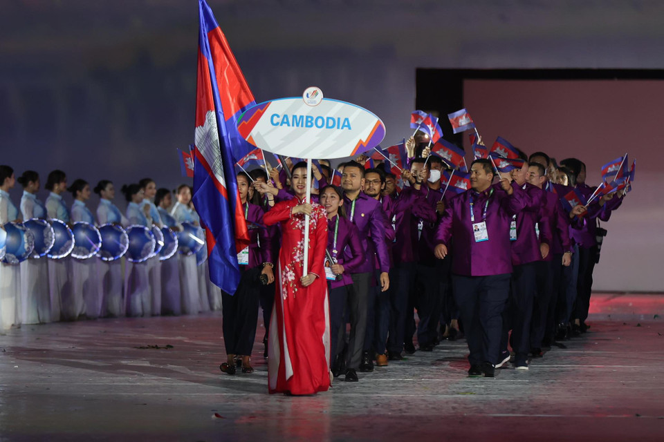 Dẫn đầu đoàn thể thao Campuchia là vận động viên Jujitsu, Khan Jessa. Đoàn Campuchia góp mặt tại SEA Games 31 với 361 vận động viên. (Ảnh: Minh Sơn/Vietnam+)