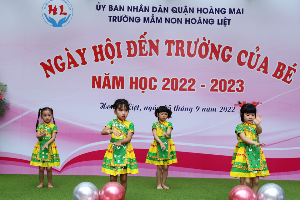 Tiết mục văn nghệ chào mừng năm học mới của các bé trường mầm non Hoàng Liệt. (Ảnh: Hoài Nam/Vietnam+)