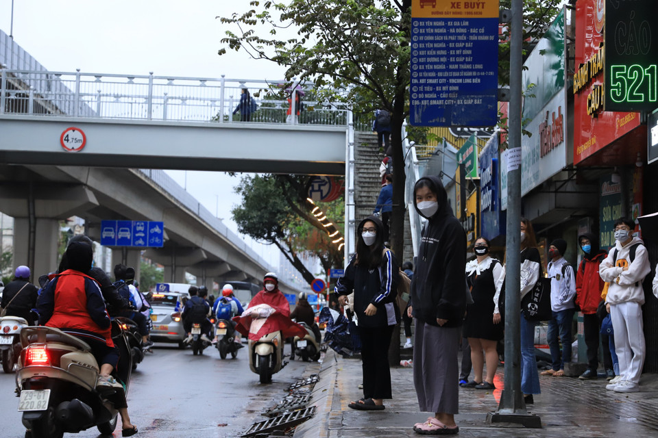 Theo dự báo, Thủ đô Hà Nội có mưa, mưa rào, có nơi có dông, trời rét đậm. Nhiệt độ thấp nhất 12-14 độ C. Nhiệt độ cao nhất 14-16 độ C. (Ảnh: Hoài Nam/Vietnam+)