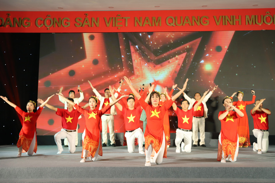 Hội diễn văn nghệ của Thông tấn xã Việt Nam năm nay có hơn 400 diễn viên không chuyên tham gia biểu diễn 29 tiết mục từ các đơn vị trong ngành. (Ảnh: Hoài Nam/Vietnam+)