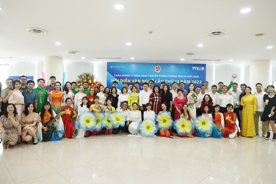 Đội 'liên quân' giữa Trung tâm Kỹ thuật và Báo Điện tử VietnamPlus bên lề hội diễn. (Ảnh: PV/Vietnam+)