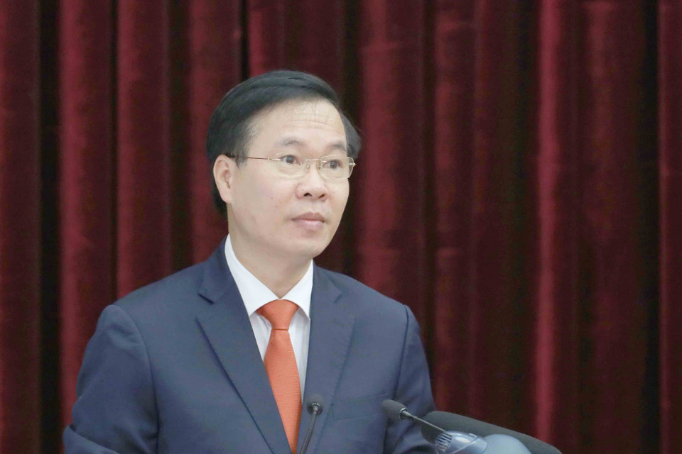 Đồng chí Võ Văn Thưởng, Ủy viên Bộ Chính trị, Thường trực Ban Bí thư báo cáo chương trình hội nghị. (Ảnh: Phương Hoa/TTXVN)