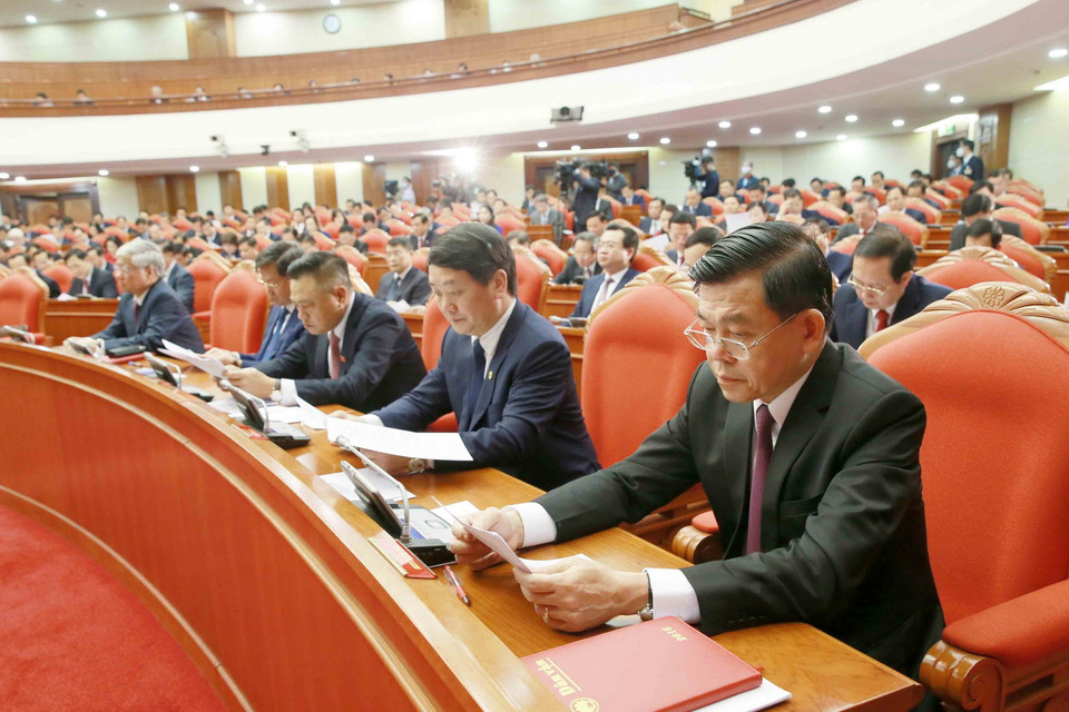 Các đồng chí Ủy viên Trung ương Đảng dự Hội nghị. (Ảnh: Phương Hoa/TTXVN)