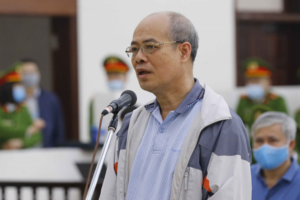 Bị cáo Nguyễn Ngọc Dũng (sinh năm 1958, nguyên Phó Tổng Giám đốc PVC) khai báo trước Hội đồng xét xử. (Ảnh: Doãn Tấn/TTXVN)