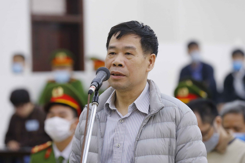 Bị cáo Vũ Thanh Hà (sinh năm 1962, nguyên Tổng Giám đốc Công ty Cổ phần Hóa dầu và Nhiên liệu sinh học Dầu khí - PVB) khai báo trước Hội đồng xét xử. (Ảnh: Doãn Tấn/TTXVN)