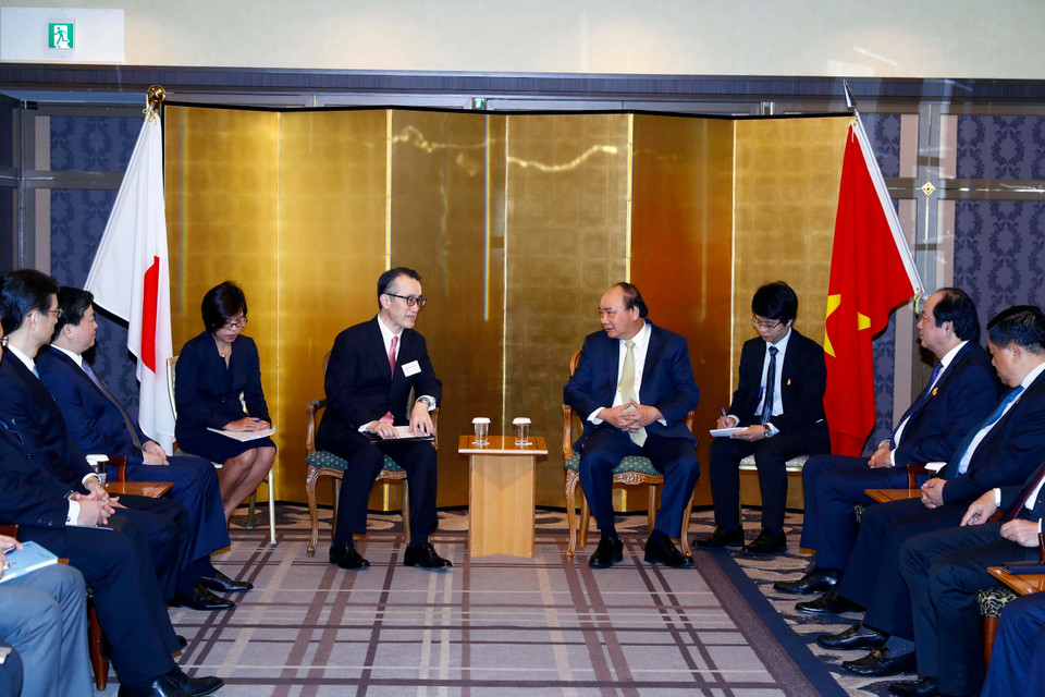 Thủ tướng Nguyễn Xuân Phúc tiếp Chủ tịch Ngân hàng MUFG (Nhật Bản) Kanetsugu Mike. (Ảnh: Thống Nhất/TTXVN)