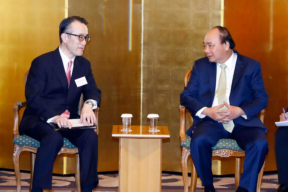 Thủ tướng Nguyễn Xuân Phúc tiếp Chủ tịch Ngân hàng MUFG (Nhật Bản) Kanetsugu Mike. (Ảnh: Thống Nhất/TTXVN)