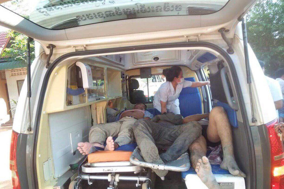 Các nạn nhân trong vụ sập chùa. (Ảnh: Fresh News)