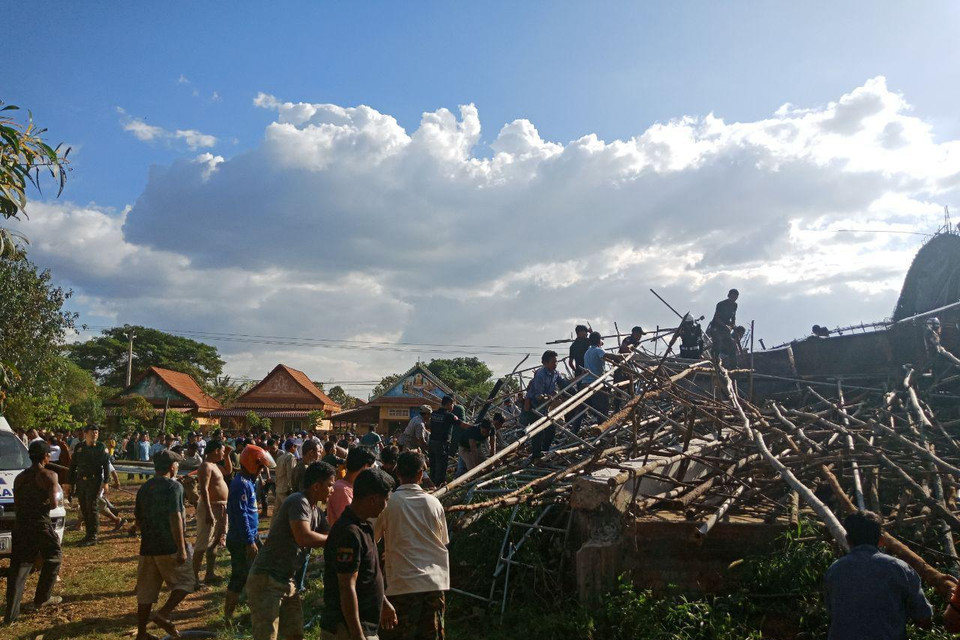 Hiện trường vụ sập chùa. (Ảnh: Fresh News)