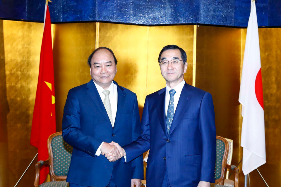 Thủ tướng Nguyễn Xuân Phúc tiếp Chủ tịch Tổ chức Xúc tiến Thương mại Nhật Bản (JETRO) Nobuhiko Sasaki. (Ảnh: Thống Nhất/TTXVN)