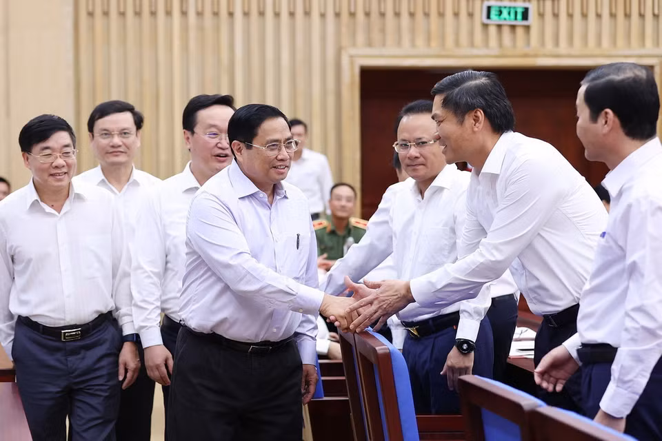 Thủ tướng Phạm Minh Chính đến dự buổi làm việc với lãnh đạo chủ chốt tỉnh Nghệ An. (Ảnh: Dương Giang/TTXVN)