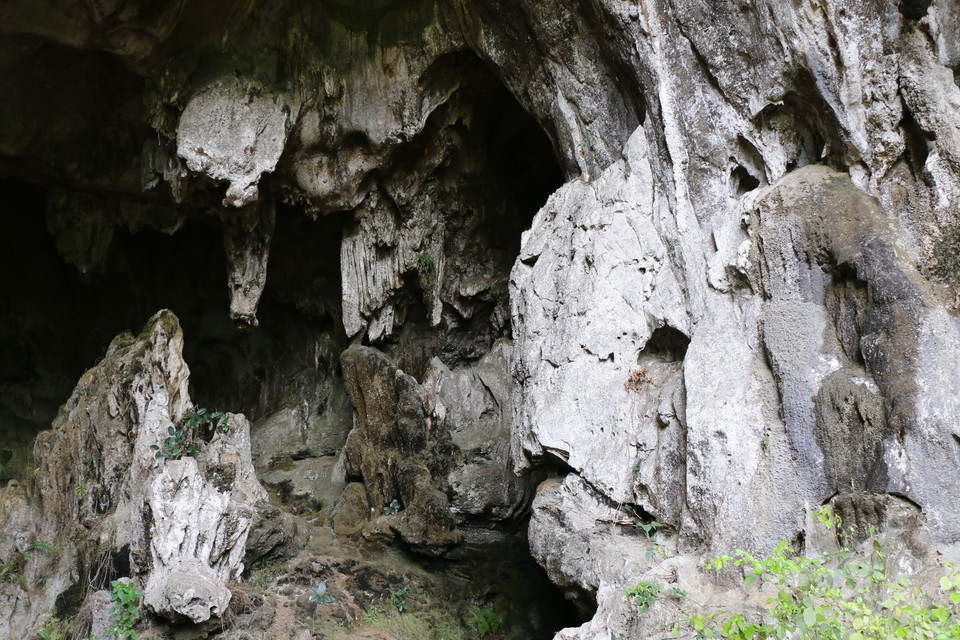 Lối vào chùa Hang Úc, xã Tân Lập, huyện Lục Yên, tỉnh Yên Bái. (Ảnh: Đức Tưởng/TTXVN)