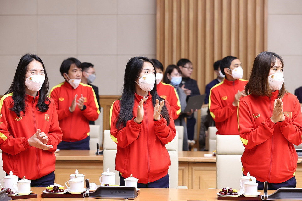 Các cầu thủ Đội tuyển Nữ Việt Nam tham dự buổi gặp. (Ảnh: Dương Giang/TTXVN)