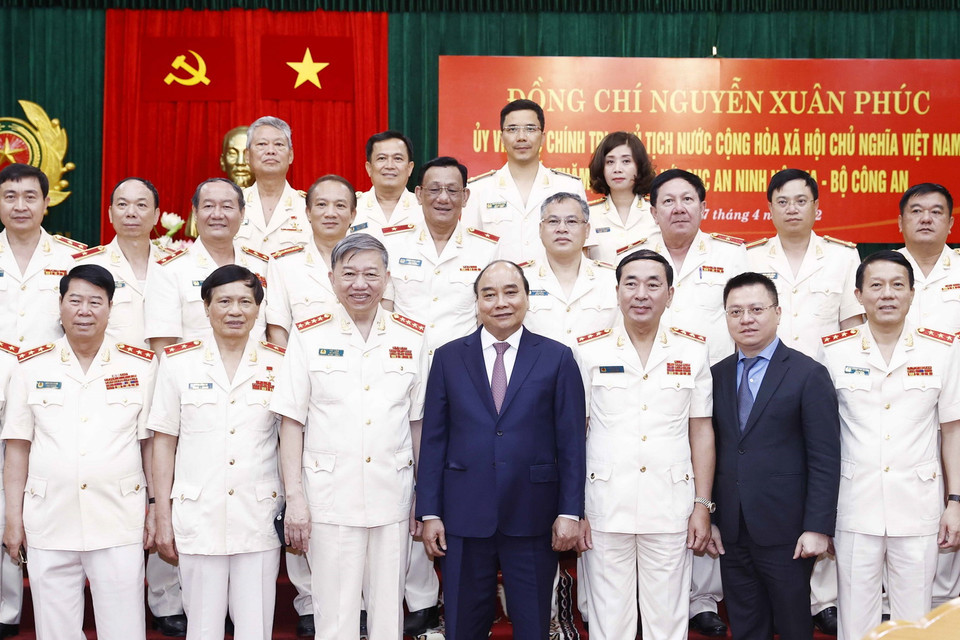 Chủ tịch nước Nguyễn Xuân Phúc với các đại biểu dự buổi làm việc. (Ảnh: Thống Nhất/TTXVN)