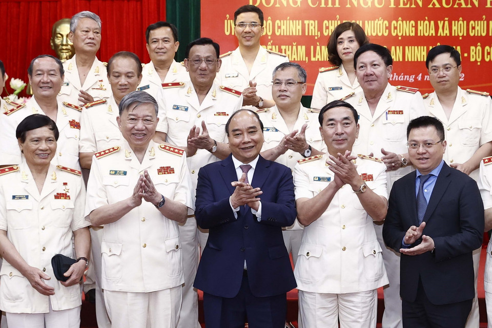 Chủ tịch nước Nguyễn Xuân Phúc với các đại biểu dự buổi làm việc. (Ảnh: Thống Nhất/TTXVN)