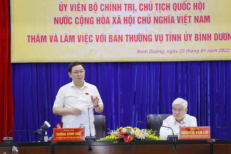 Chủ tịch Quốc hội Vương Đình Huệ phát biểu làm việc với Ban Thường vụ Tỉnh ủy Bình Dương. (Ảnh: Doãn Tấn/TTXVN)