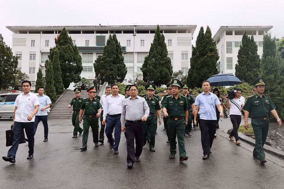 Thủ tướng Phạm Minh Chính thăm Bộ Chỉ huy Bộ đội Biên phòng tỉnh Lào Cai. (Ảnh: Dương Giang/TTXVN)