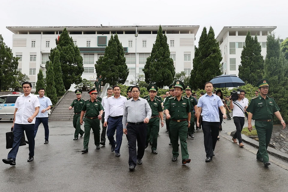 Thủ tướng Phạm Minh Chính thăm Bộ Chỉ huy Bộ đội Biên phòng tỉnh Lào Cai. (Ảnh: Dương Giang/TTXVN)