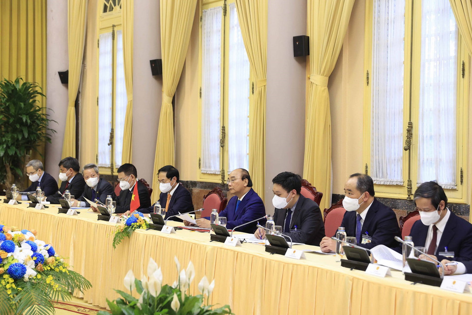 Chủ tịch nước Nguyễn Xuân Phúc và Đoàn đại biểu cấp cao Việt Nam tham dự hội đàm. (Ảnh: Thống Nhất/TTXVN)