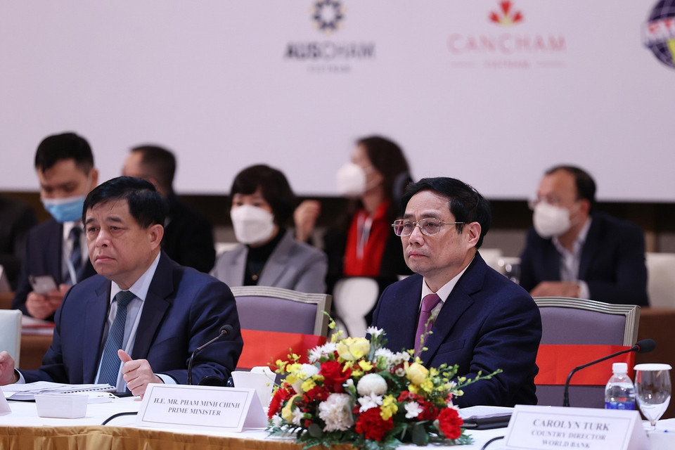 Thủ tướng Phạm Minh Chính và các đại biểu dự Phiên cấp cao Diễn đàn doanh nghiệp Việt Nam thường niên (VBF). (Ảnh: Dương Giang/TTXVN) 