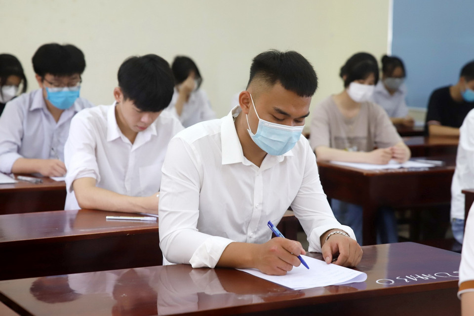 Trong ảnh: Thí sinh tại Hội đồng coi thi THPT Thanh Thủy, tỉnh Phú Thọ trong buổi thi môn Văn, sáng 7/7. (Ảnh: Trung Kiên/TTXVN)