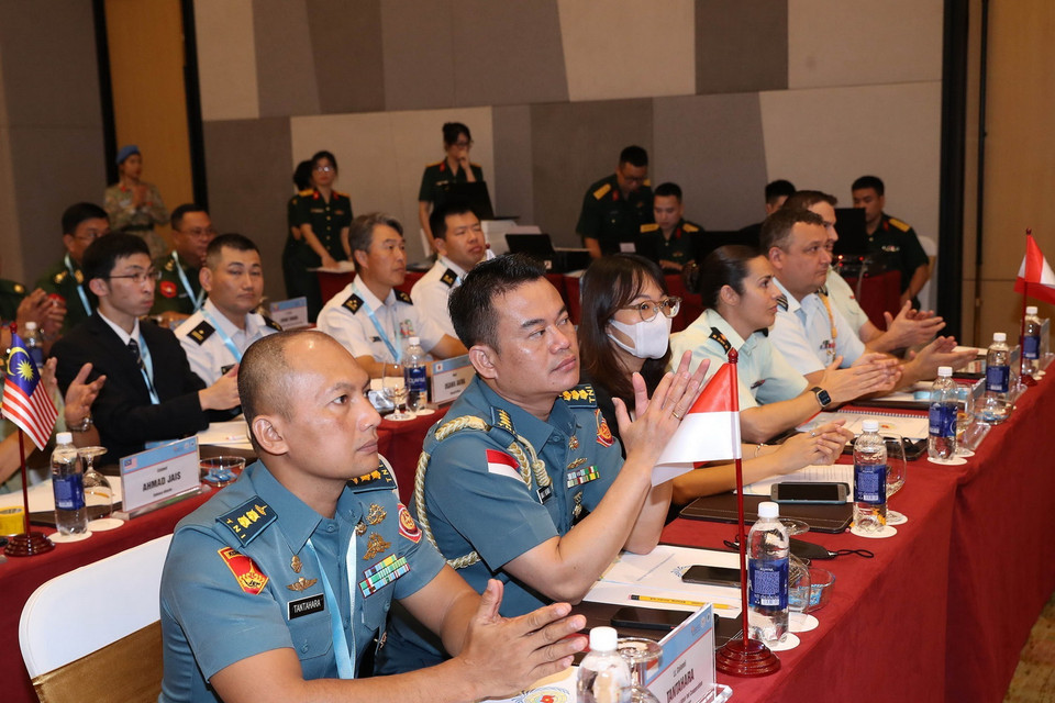 Tùy viên quân sự các nước tham dự hội thảo. (Ảnh: Trọng Đức/TTXVN)