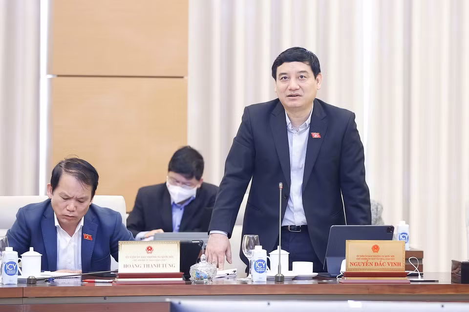 Chủ nhiệm Ủy ban Văn hóa, Giáo dục của Quốc hội Nguyễn Đắc Vinh phát biểu ý kiến. (Ảnh: Doãn Tấn/TTXVN)