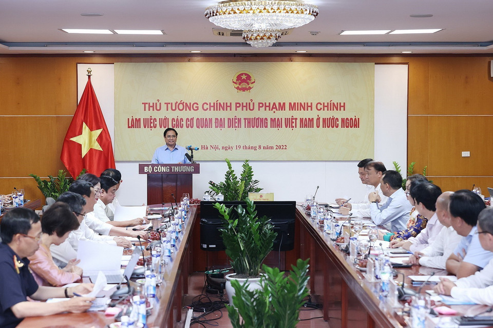 Thủ tướng Phạm Minh Chính phát biểu tại Hội nghị phát triển thị trường với hệ thống Thương vụ Việt Nam ở nước ngoài. (Ảnh: Dương Giang/TTXVN)