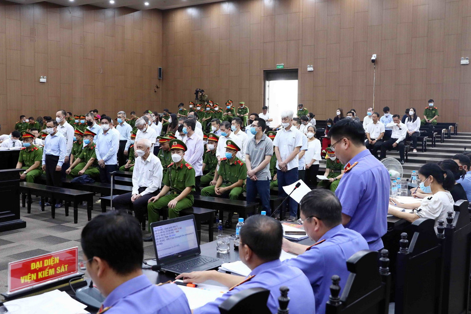 Các bị cáo tại Phiên tòa. (Ảnh: Phạm Kiên/TTXVN)