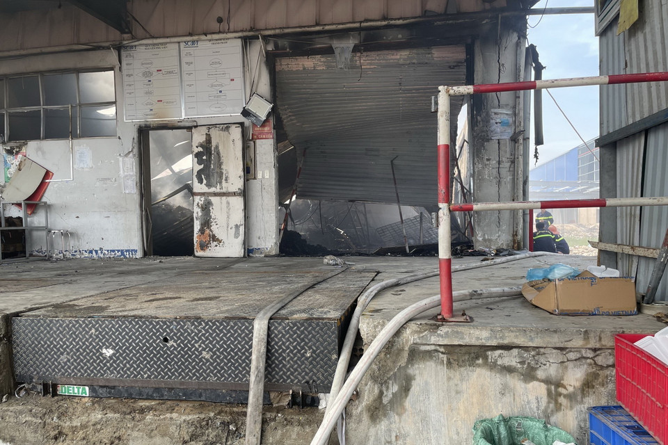  Vụ cháy đã gây hư hỏng cơ sở vật chất của phân xưởng may mặc của Công ty Scavi Huế. (Ảnh: Mai Trang/TTXVN)