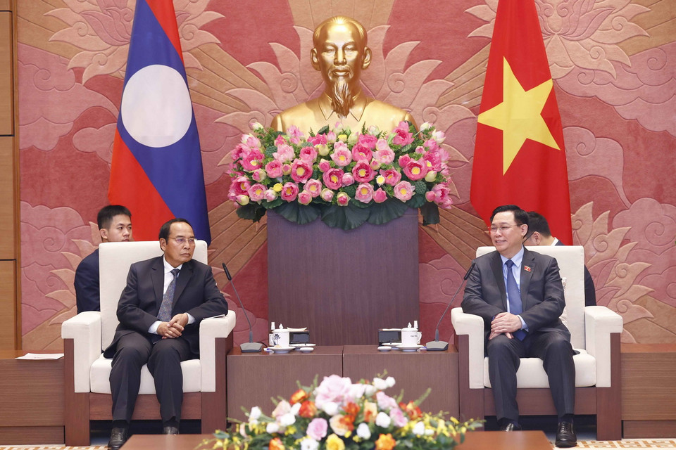 Quang cảnh buổi tiếp của Chủ tịch Quốc hội Vương Đình Huệ và Thường trực Ban Bí thư Lào Bounthong Chitmany. (Ảnh: Doãn Tấn/TTXVN)