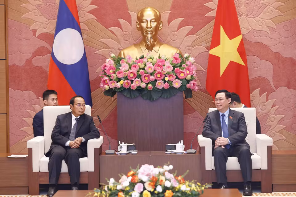 Quang cảnh buổi tiếp của Chủ tịch Quốc hội Vương Đình Huệ và Thường trực Ban Bí thư Lào Bounthong Chitmany. (Ảnh: Doãn Tấn/TTXVN)