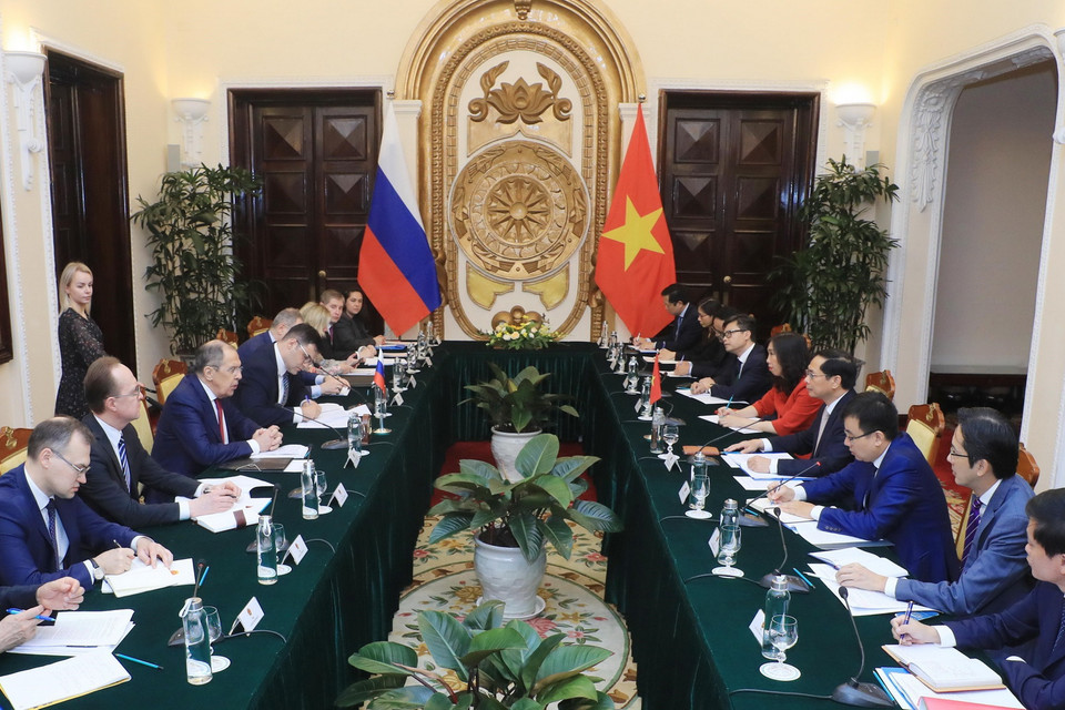 Bộ trưởng Ngoại giao Bùi Thanh Sơn hội đàm với Bộ trưởng Ngoại giao Nga Sergey Lavrov. (Ảnh: Lâm Khánh/TTXVN)