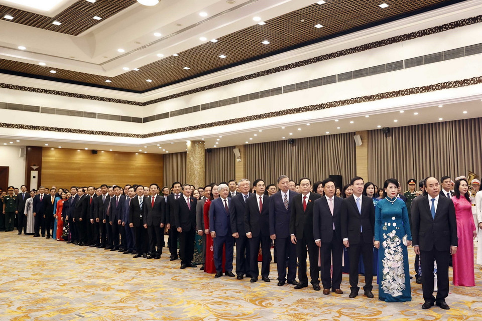  Chủ tịch nước Nguyễn Xuân Phúc cùng Phu nhân và Lãnh đạo Đảng, Nhà nước dự Lễ kỷ niệm. (Ảnh: Thống Nhất/TTXVN)