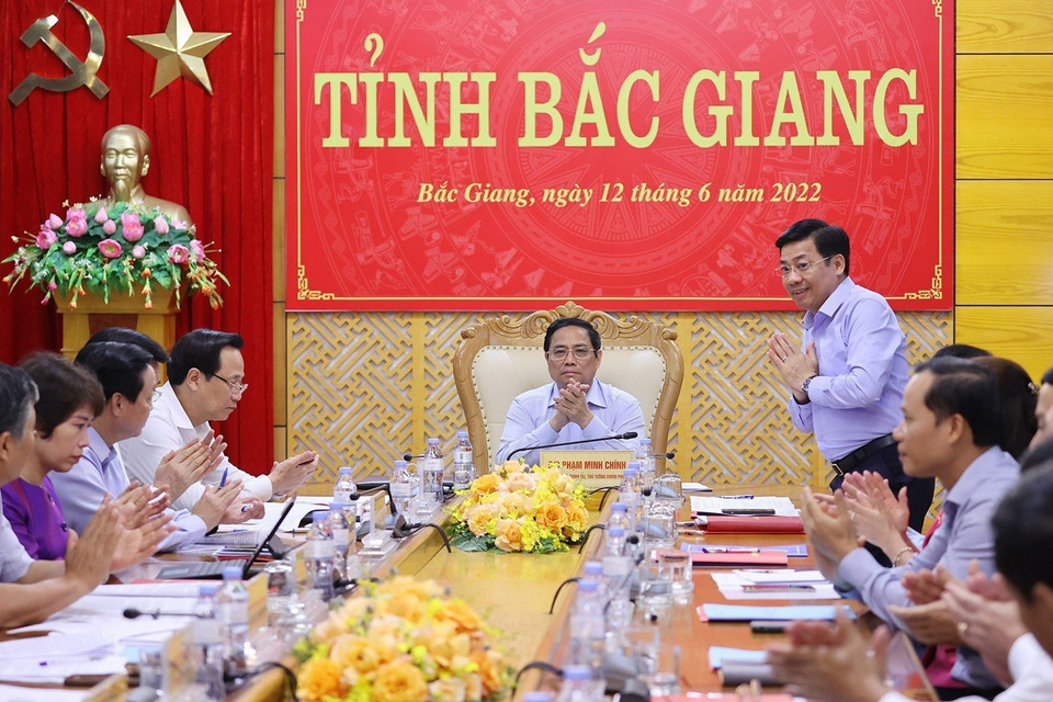 Chiều 12/6, Thủ tướng Phạm Minh Chính chủ trì làm việc với Ban Thường vụ Tỉnh ủy Bắc Giang. (Ảnh: Dương Giang/TTXVN)