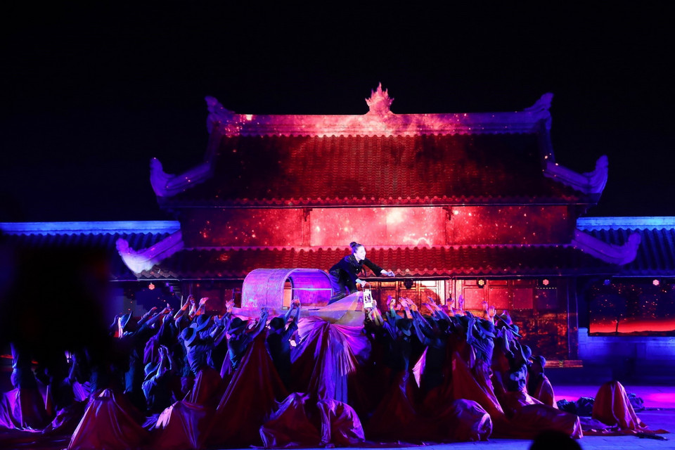 Một tiết mục trong chương trình nghệ thuật. (Ảnh: Hoàng Hiếu/TTXVN)