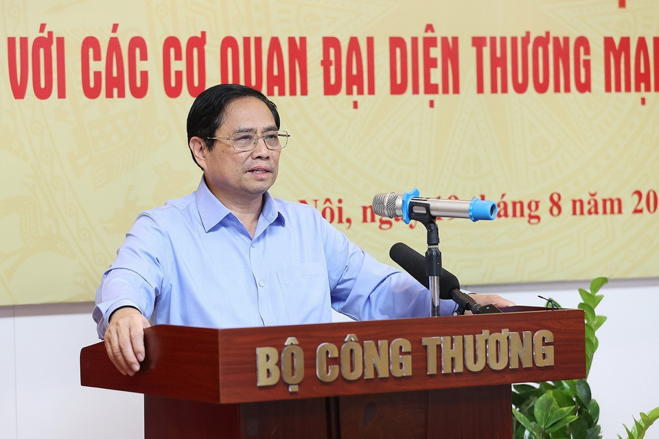 Thủ tướng phát biểu tại Hội nghị phát triển thị trường với hệ thống Thương vụ Việt Nam ở nước ngoài. (Ảnh: Dương Giang/TTXVN)