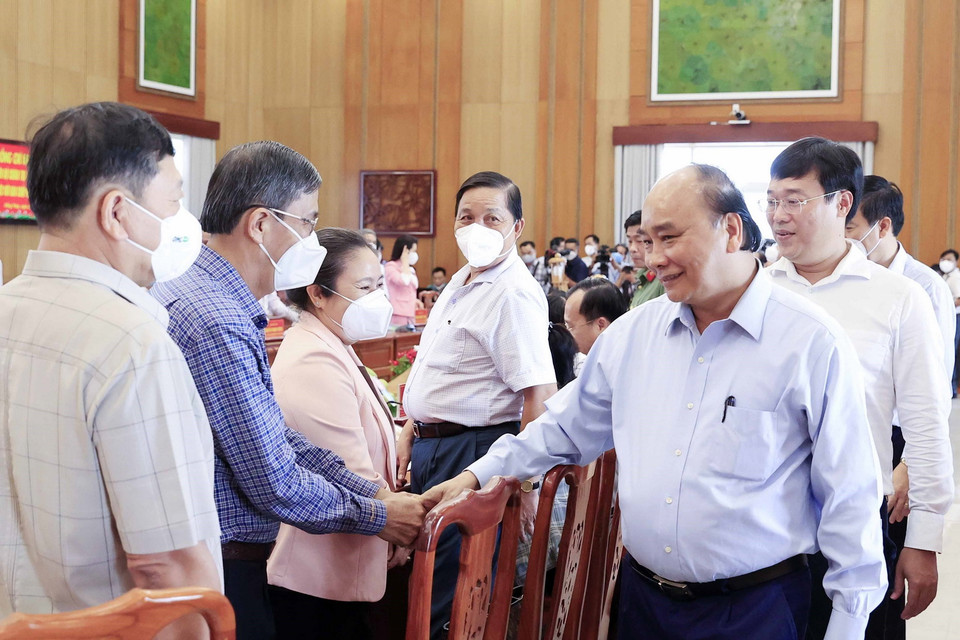 Chủ tịch nước Nguyễn Xuân Phúc với các đại biểu tham dự buổi làm việc. (Ảnh: Thống Nhất/TTXVN)