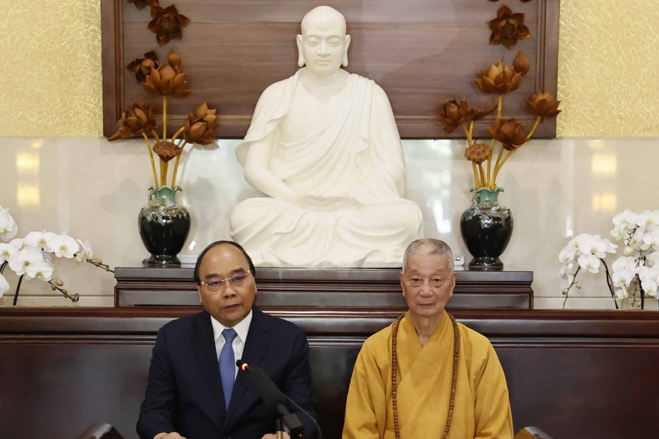 Chủ tịch nước Nguyễn Xuân Phúc thăm chùa Huê Nghiêm. (Ảnh: Thống Nhất/TTXVN) 