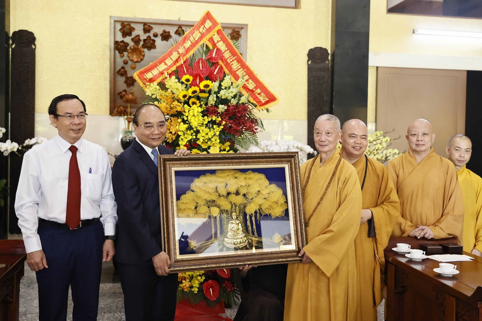 Chủ tịch nước Nguyễn Xuân Phúc tại chùa Huê Nghiêm. (Ảnh: Thống Nhất/TTXVN) 