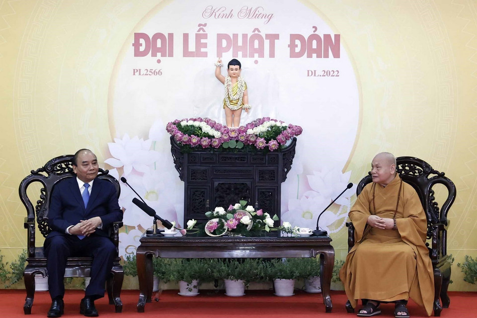 Chủ tịch nước Nguyễn Xuân Phúc thăm chùa Minh Đạo do Hoà thượng Thích Thiện Nhơn, Chủ tịch Hội đồng trị sự Giáo hội Phật giáo Việt Nam làm Viện chủ. (Ảnh: Thống Nhất/TTXVN) 