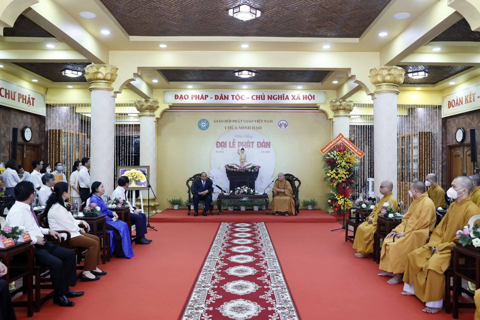 Chủ tịch nước Nguyễn Xuân Phúc thăm chùa Minh Đạo. (Ảnh: Thống Nhất/TTXVN) 