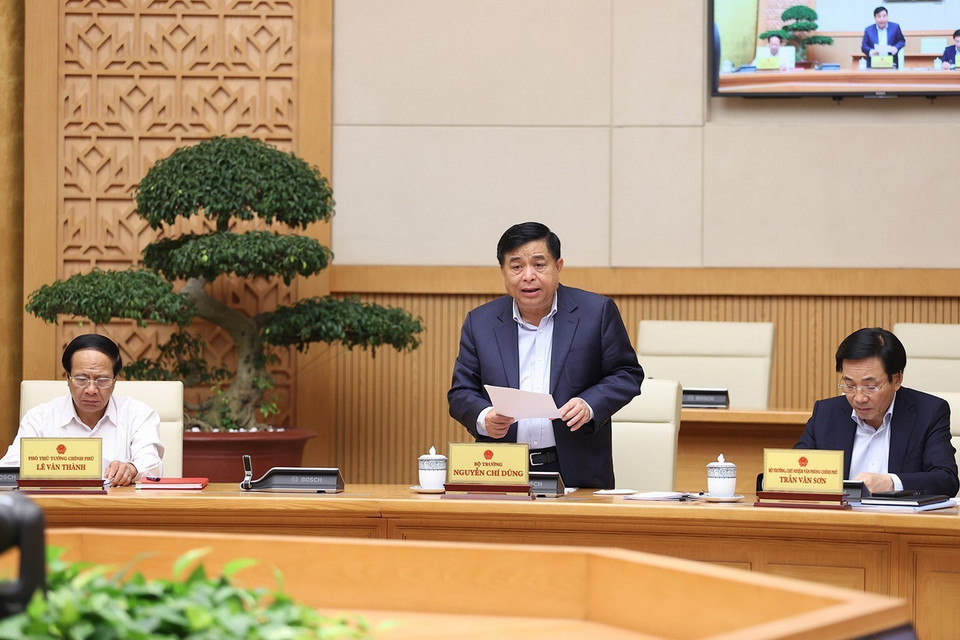  Bộ trưởng Bộ Kế hoạch và Đầu tư Nguyễn Chí Dũng báo cáo tình hình phân bổ giải ngân vốn đầu tư công năm 2022. (Ảnh: Dương Giang/TTXVN)