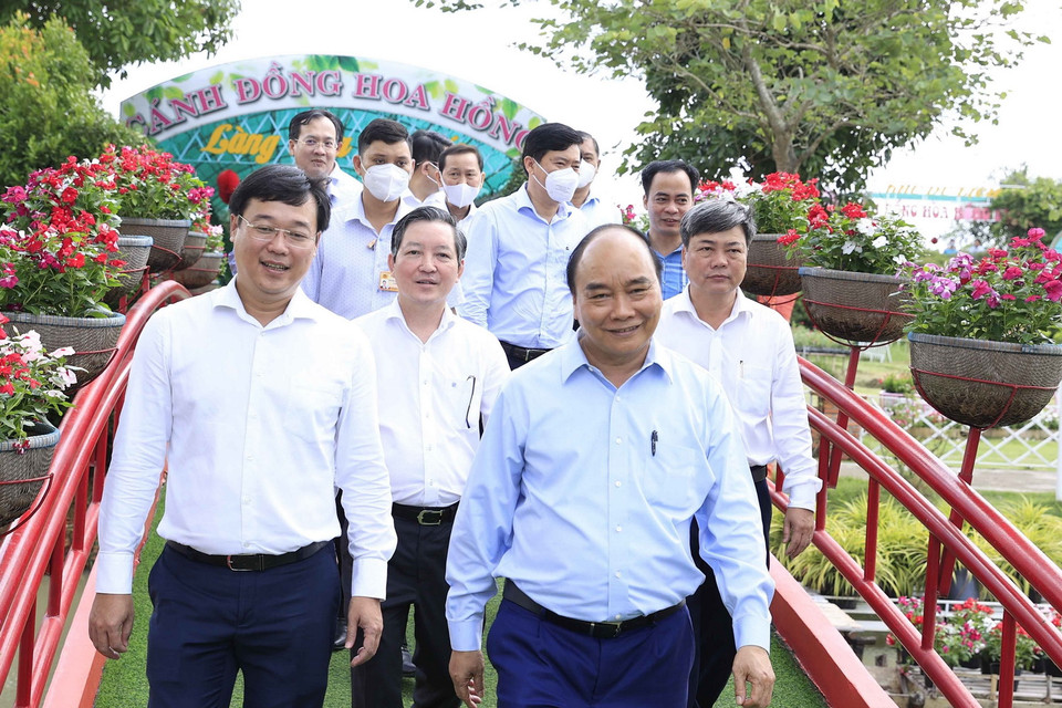 Sáng 29/3,Chủ tịch nước Nguyễn Xuân Phúc thăm Hội quán “Cùng nhau làm du lịch.” (Ảnh: Thống Nhất/TTXVN)